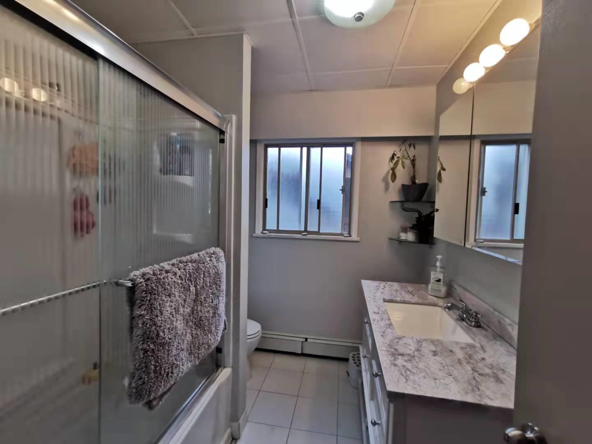 Basement Recreation Room Photo of 9493 140 Street, Surrey, BC