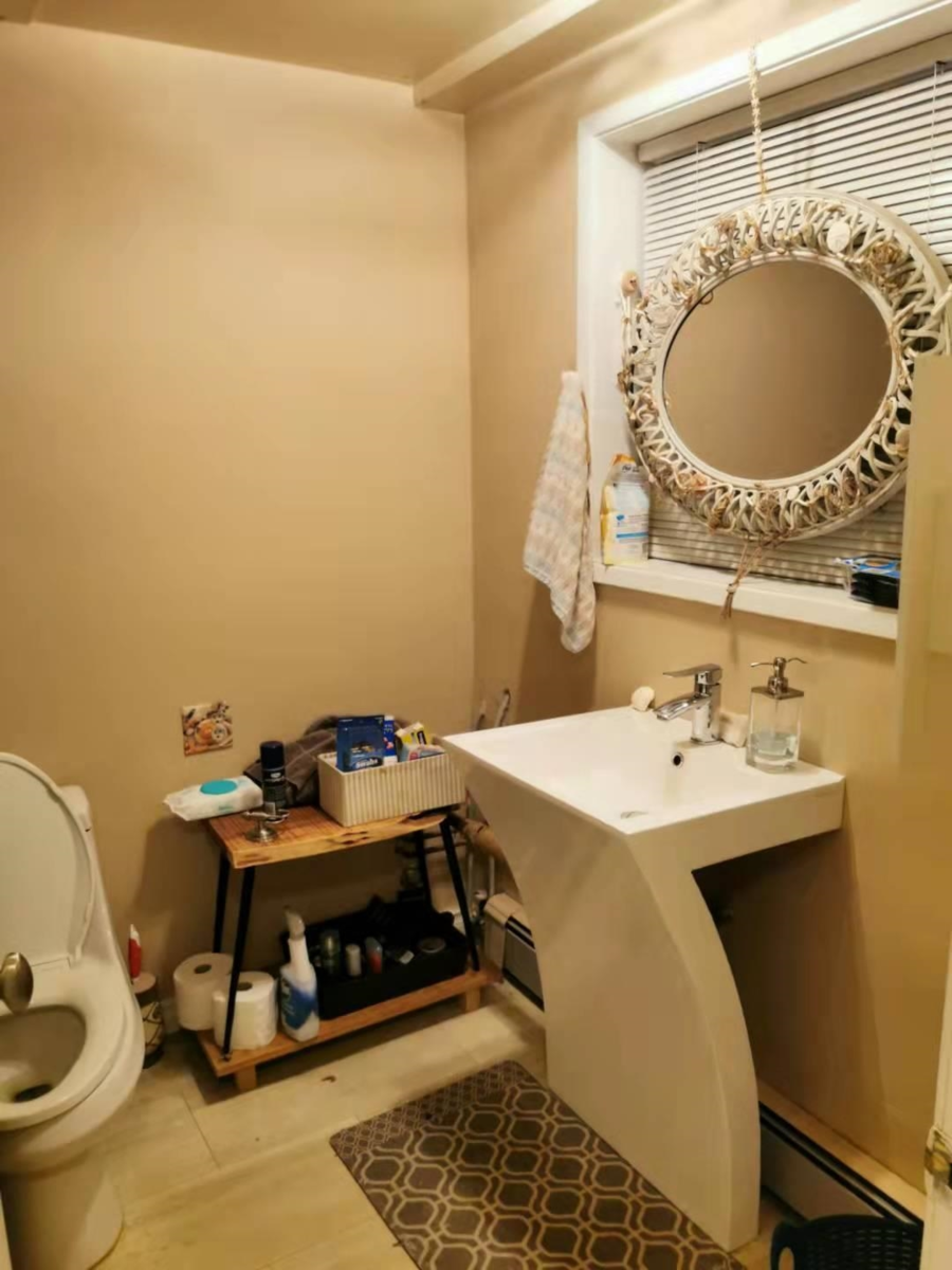 Guest Bathroom Photo of 9493 140 Street, Surrey, BC