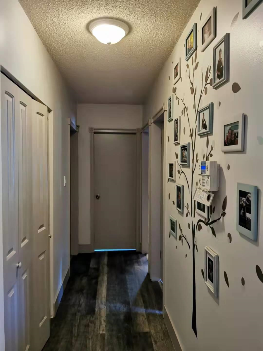 Kitchen Island Photo of 9493 140 Street, Surrey, BC