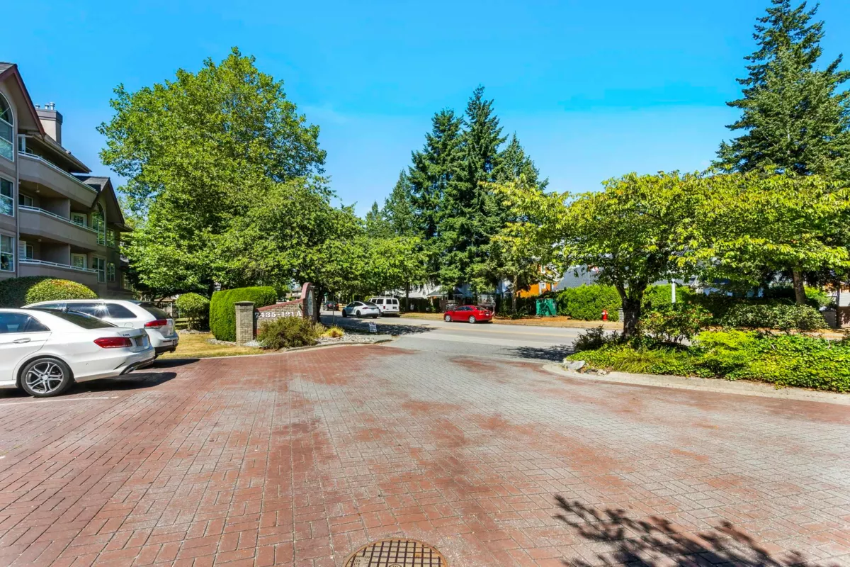 Dining Area Photo of 310 7435 121a Street, Surrey, BC