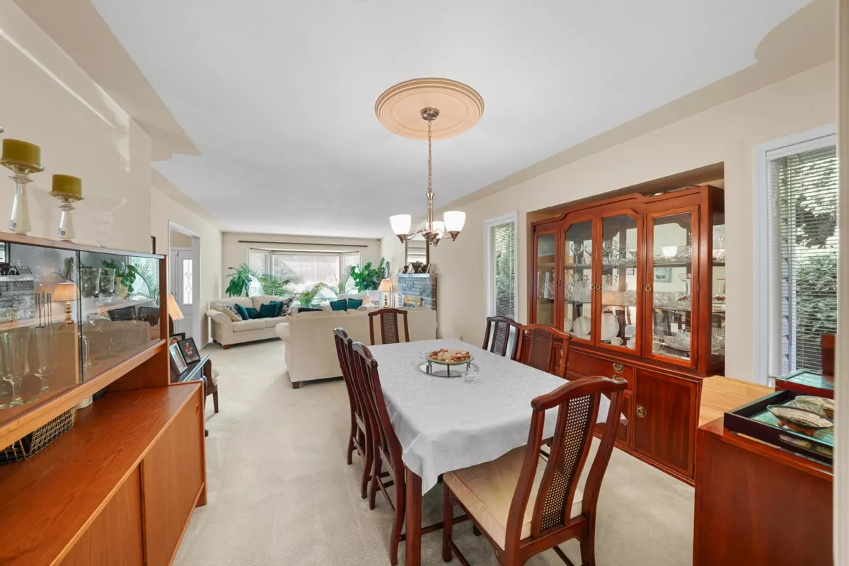 Breakfast Nook Photo of 46209 Strathcona Road, Chilliwack, BC
