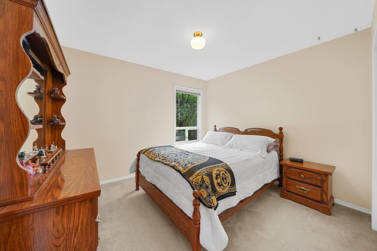 Hallway Photo of 46209 Strathcona Road, Chilliwack, BC