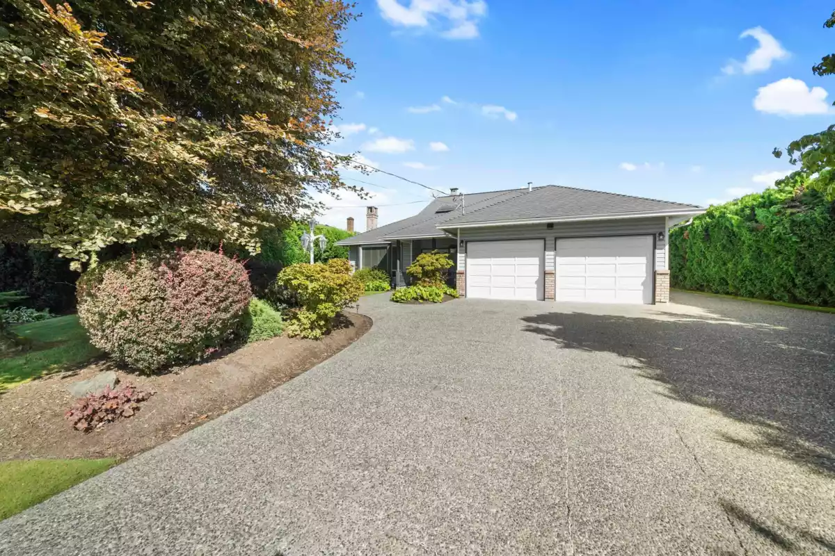 Living Room Photo of 46209 Strathcona Road, Chilliwack, BC