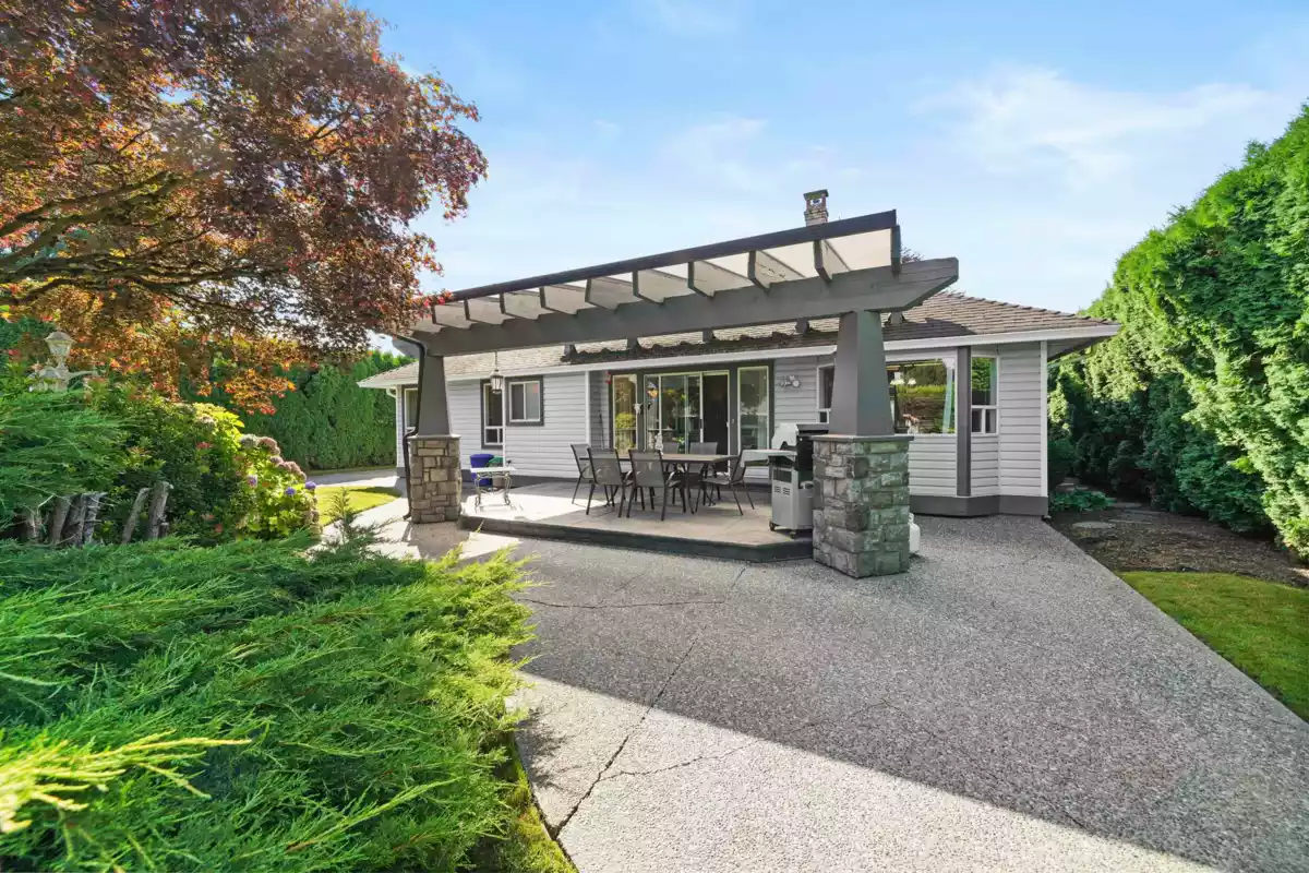 Powder Room Photo of 46209 Strathcona Road, Chilliwack, BC