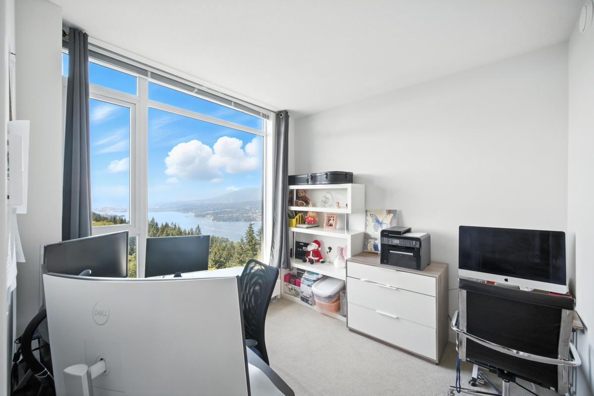 Walk-In Closet Photo of 1106 8850 University Crescent, Burnaby, BC