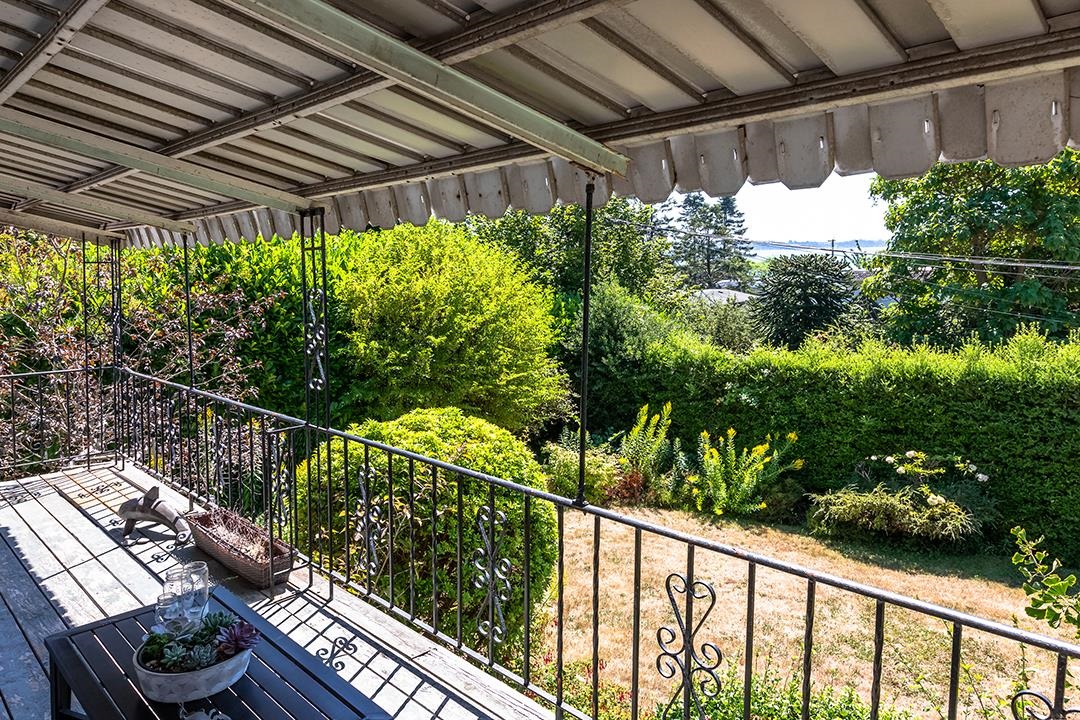 Guest Bathroom Photo of 14683 West Beach Avenue, White Rock, BC