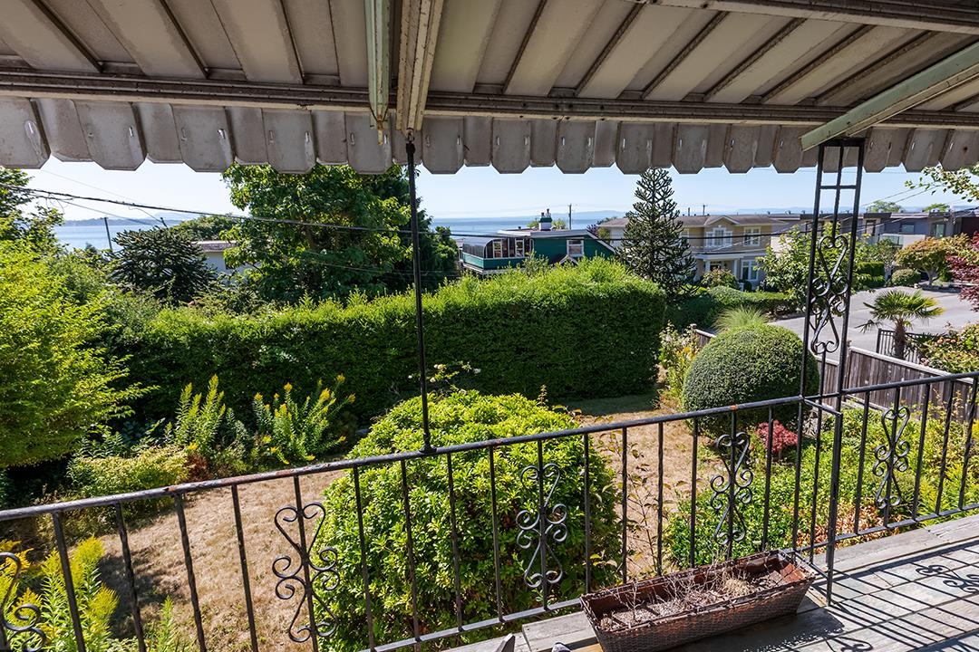 Laundry Room Photo of 14683 West Beach Avenue, White Rock, BC