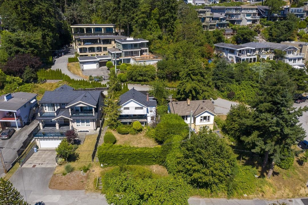 Mudroom Photo of 14683 West Beach Avenue, White Rock, BC