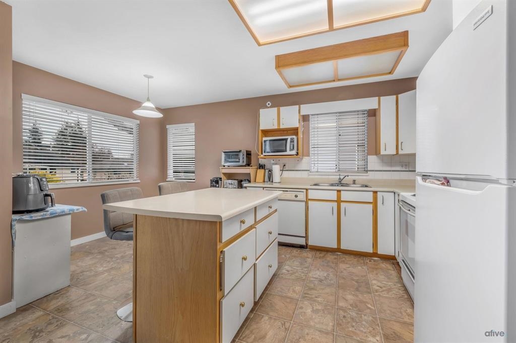 Breakfast Nook Photo of 15756 82 Avenue, Surrey, BC