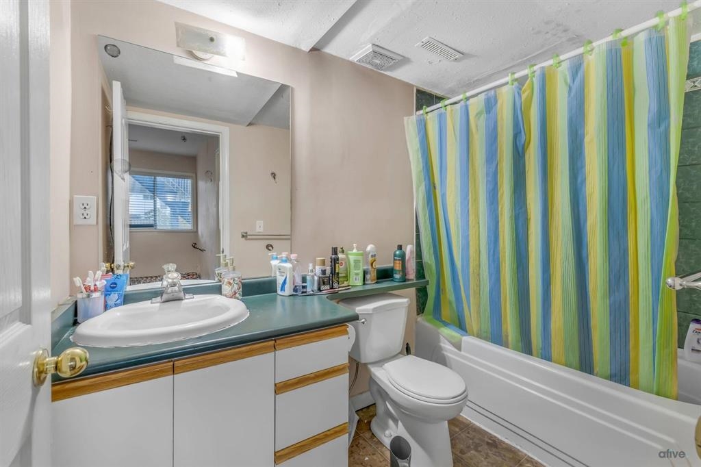 Mudroom Photo of 15756 82 Avenue, Surrey, BC