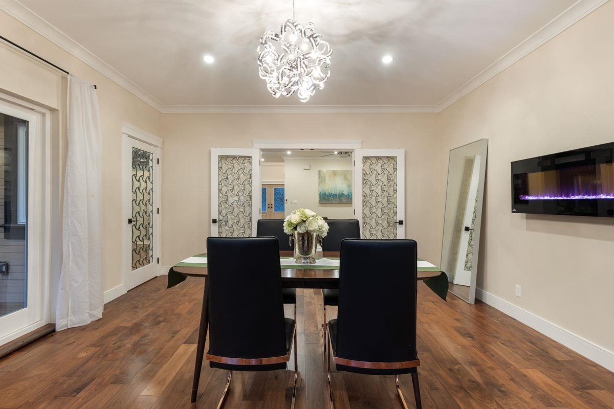 Breakfast Nook Photo of 839 W 20th Street, North Vancouver, BC