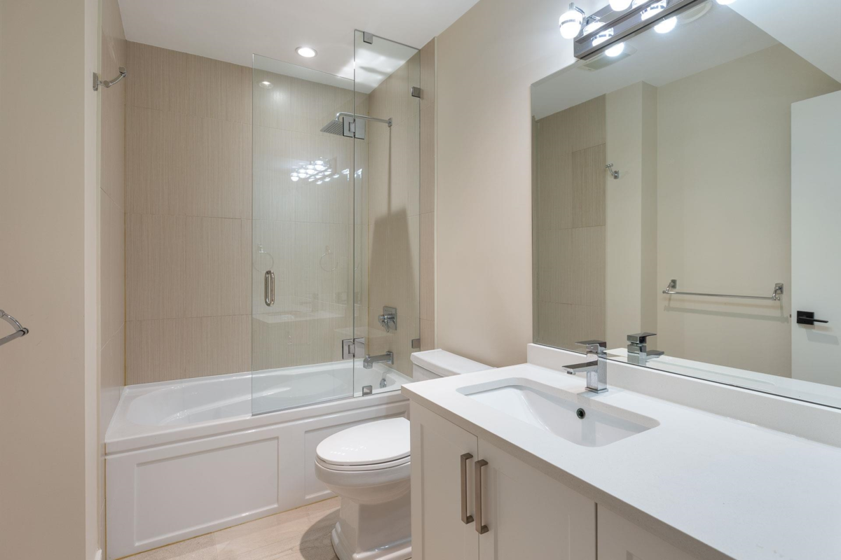 Garden / Landscaping Photo of 839 W 20th Street, North Vancouver, BC