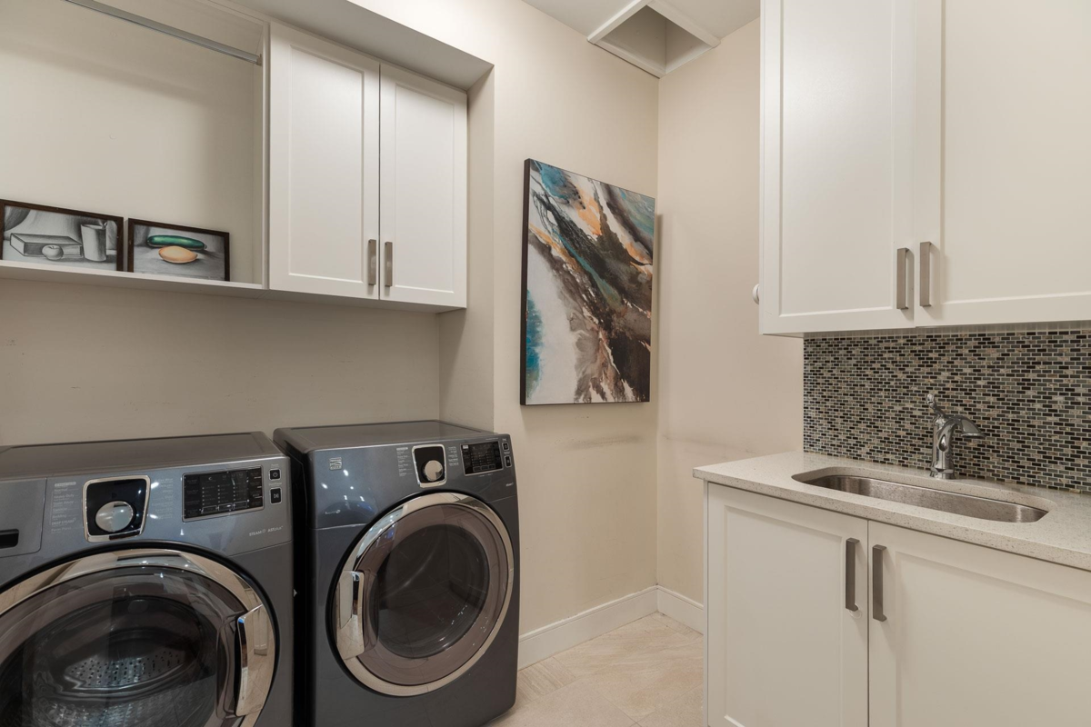 Guest Bathroom Photo of 839 W 20th Street, North Vancouver, BC