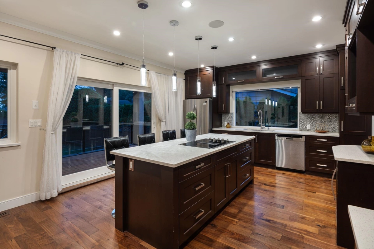 Walk-In Closet Photo of 839 W 20th Street, North Vancouver, BC