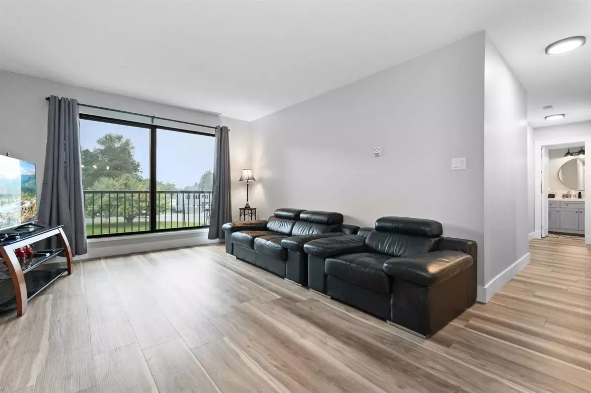 Breakfast Nook Photo of 223 45598 Mcintosh Drive, Chilliwack, BC