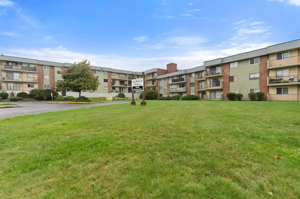 Entry Foyer Photo of 223 45598 Mcintosh Drive, Chilliwack, BC