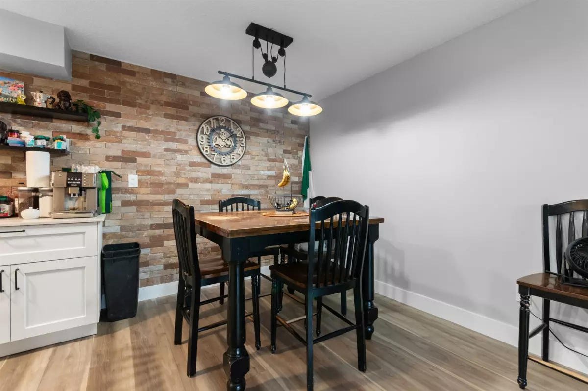 Kitchen Island Photo of 223 45598 Mcintosh Drive, Chilliwack, BC
