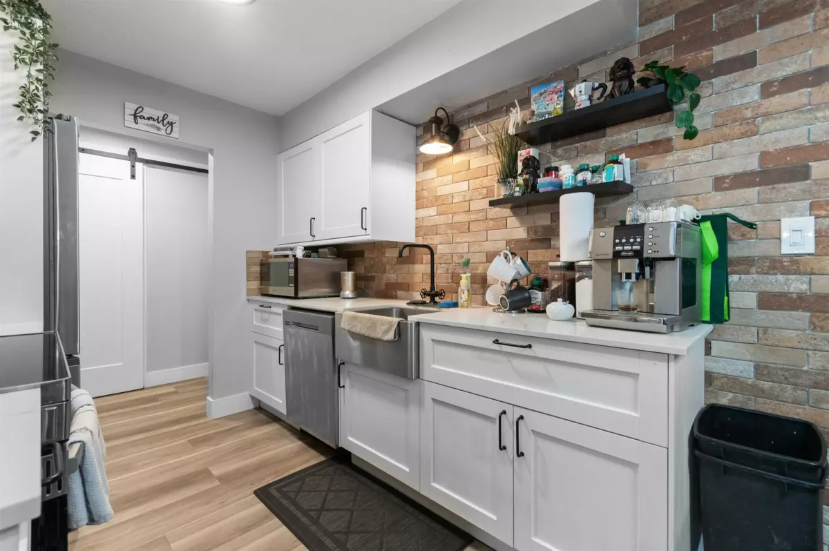 Living Room Photo of 223 45598 Mcintosh Drive, Chilliwack, BC