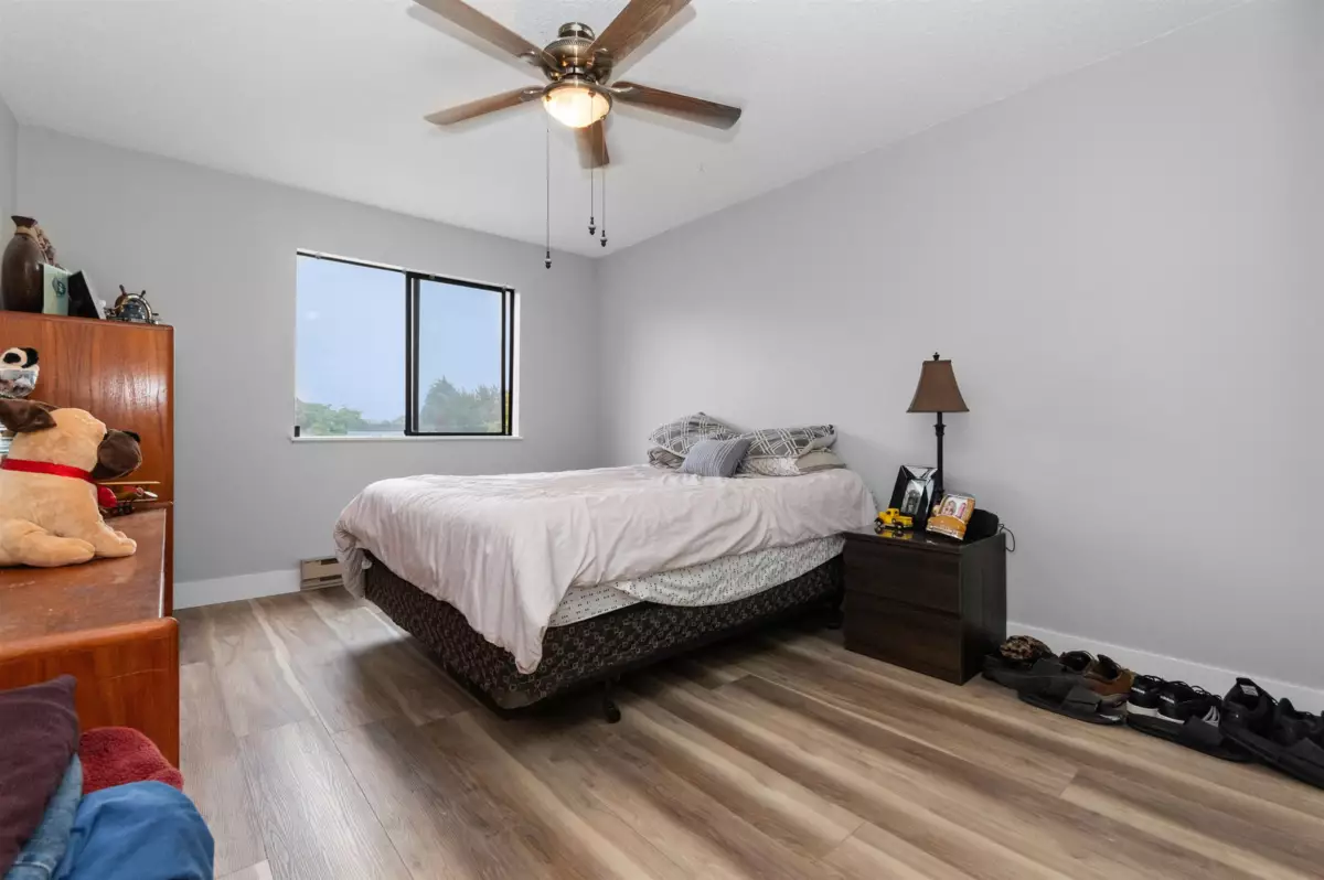 Walk-In Closet Photo of 223 45598 Mcintosh Drive, Chilliwack, BC