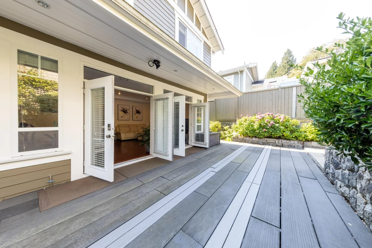 Backyard Photo of 1361 Lawson Avenue, West Vancouver, BC