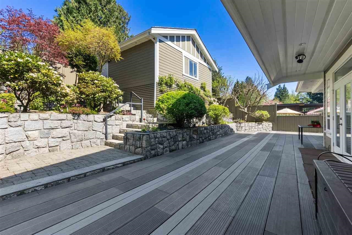 Entry Foyer Photo of 1361 Lawson Avenue, West Vancouver, BC