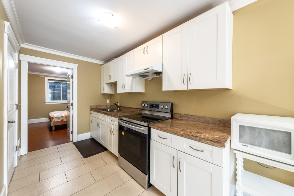 Garden / Landscaping Photo of 1361 Lawson Avenue, West Vancouver, BC