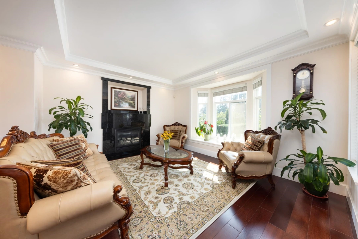 Kitchen Island Photo of 1361 Lawson Avenue, West Vancouver, BC