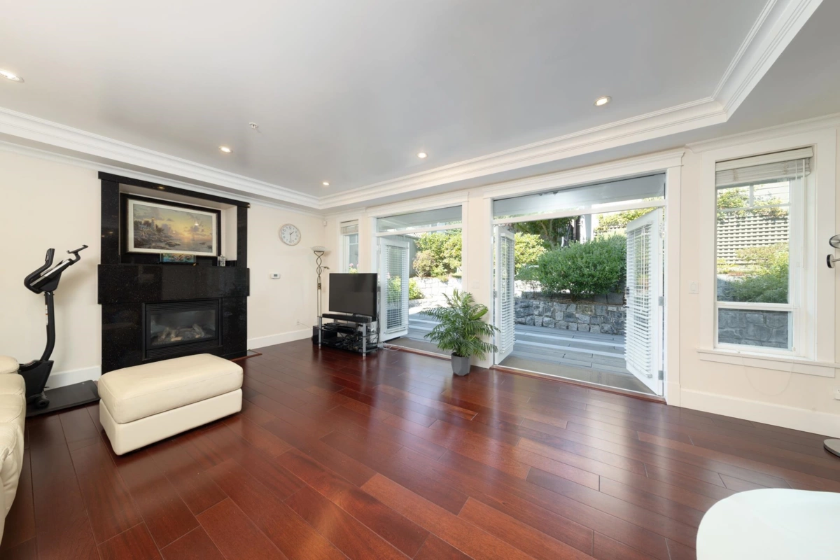 Outdoor Patio Photo of 1361 Lawson Avenue, West Vancouver, BC