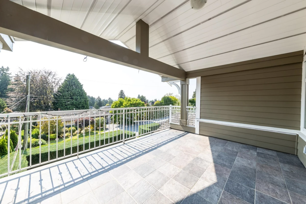 Staircase Photo of 1361 Lawson Avenue, West Vancouver, BC