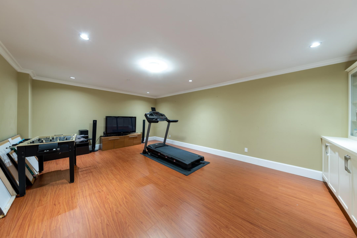 Swimming Pool Photo of 1361 Lawson Avenue, West Vancouver, BC