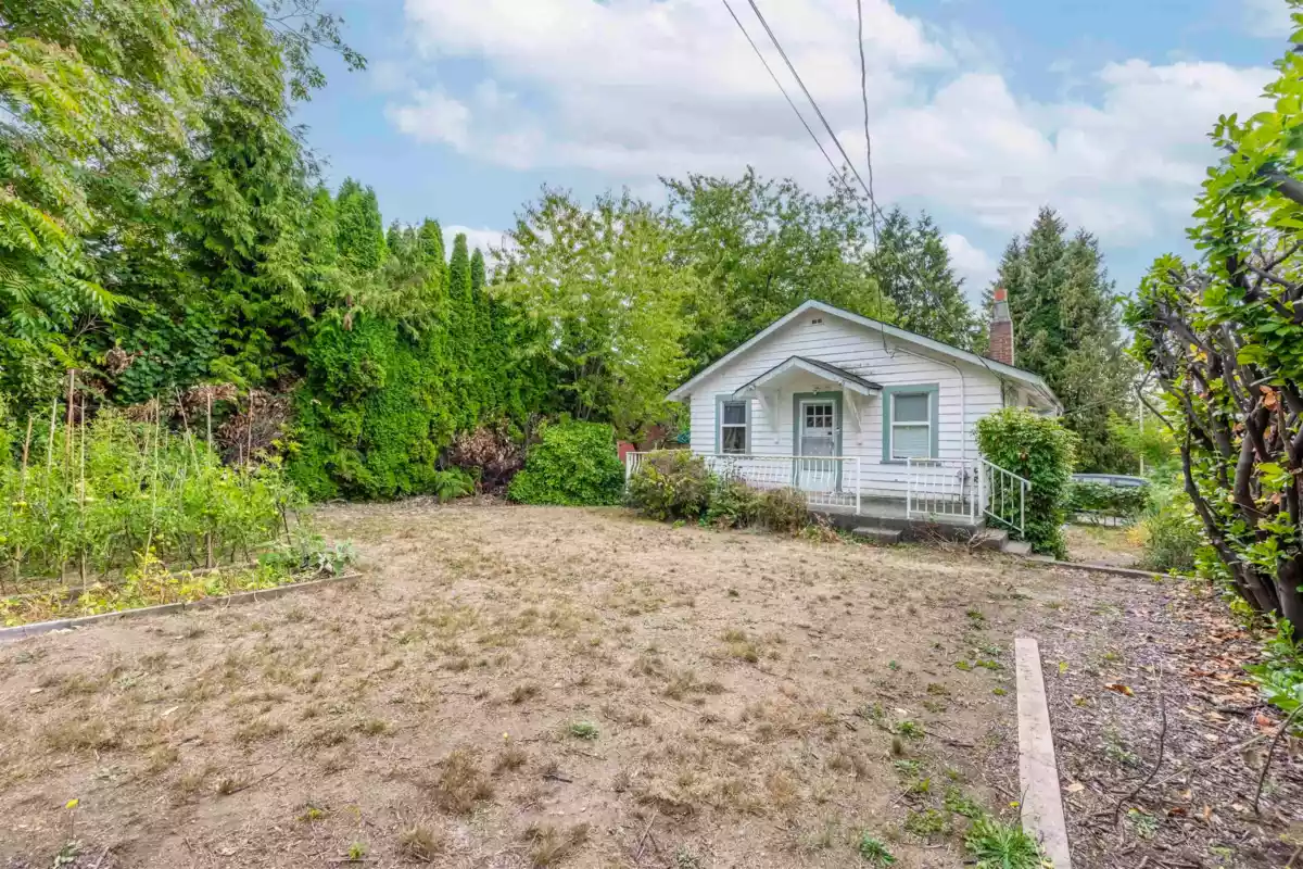 Family Room Photo of 634 Rochester Avenue, Coquitlam, BC