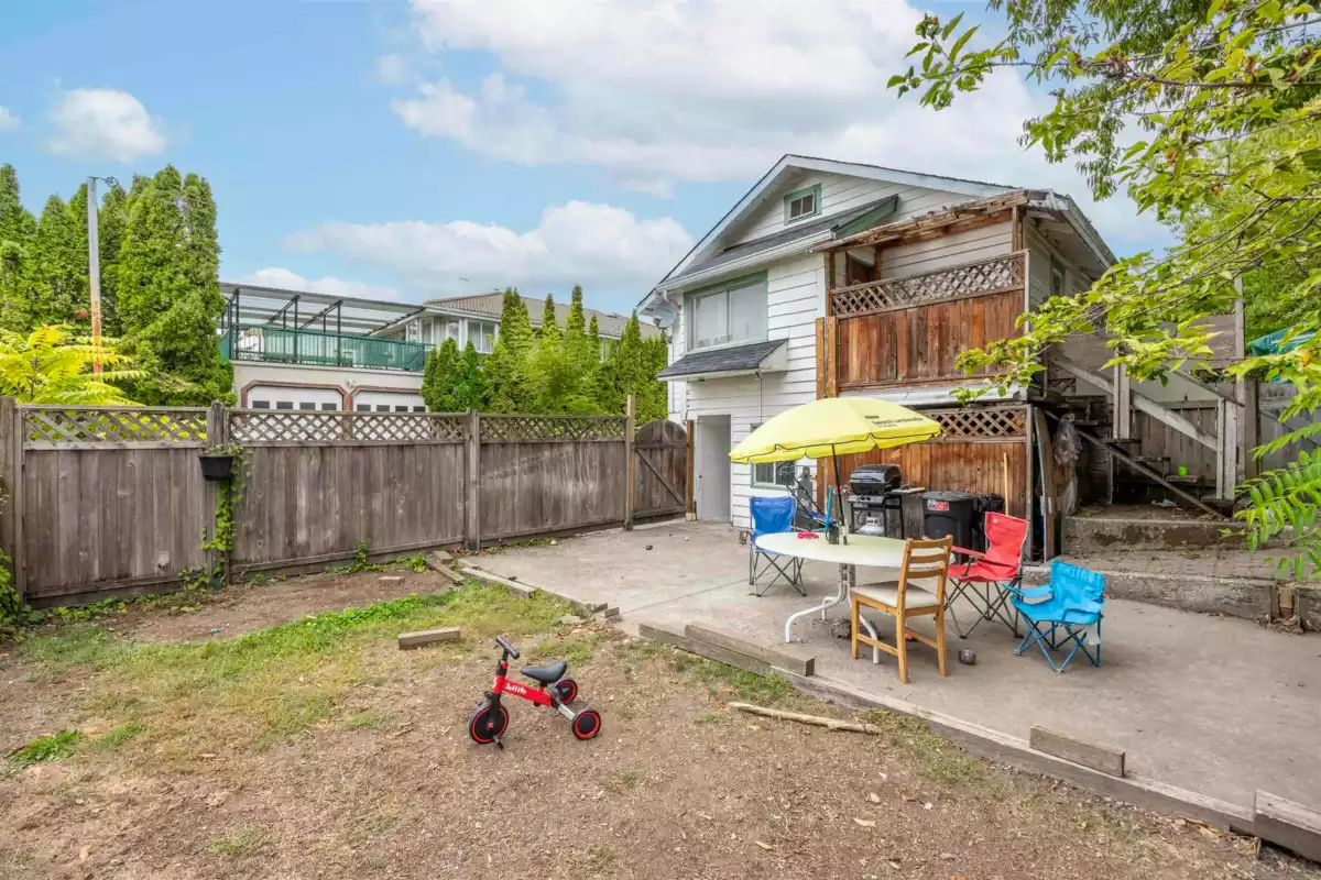 Guest Bathroom Photo of 634 Rochester Avenue, Coquitlam, BC