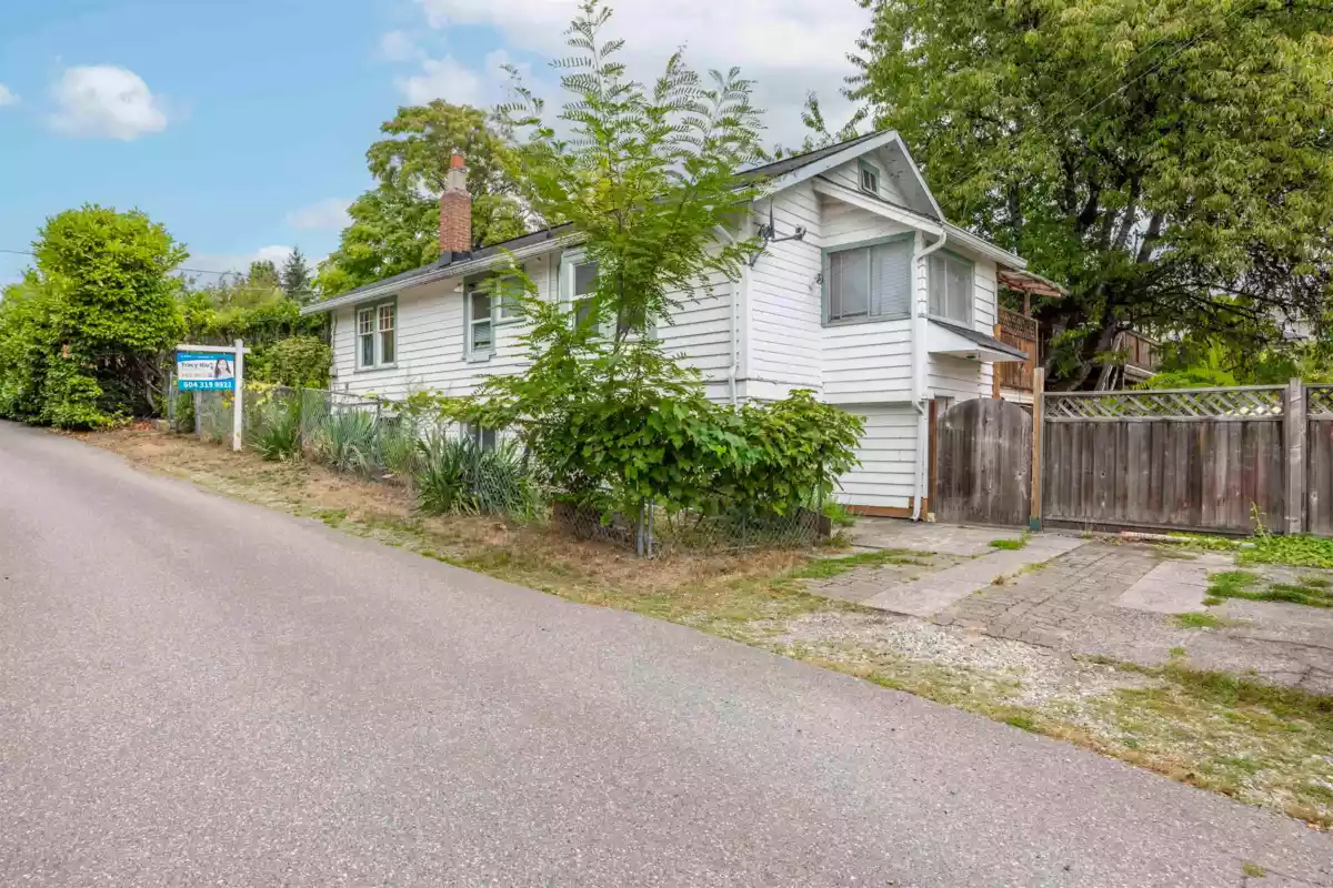 Living Room Photo of 634 Rochester Avenue, Coquitlam, BC