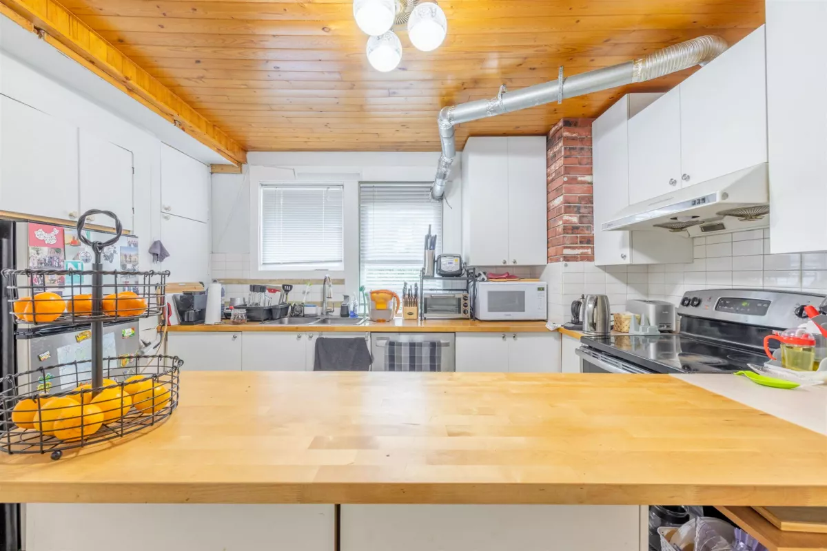 Primary Bathroom Photo of 634 Rochester Avenue, Coquitlam, BC