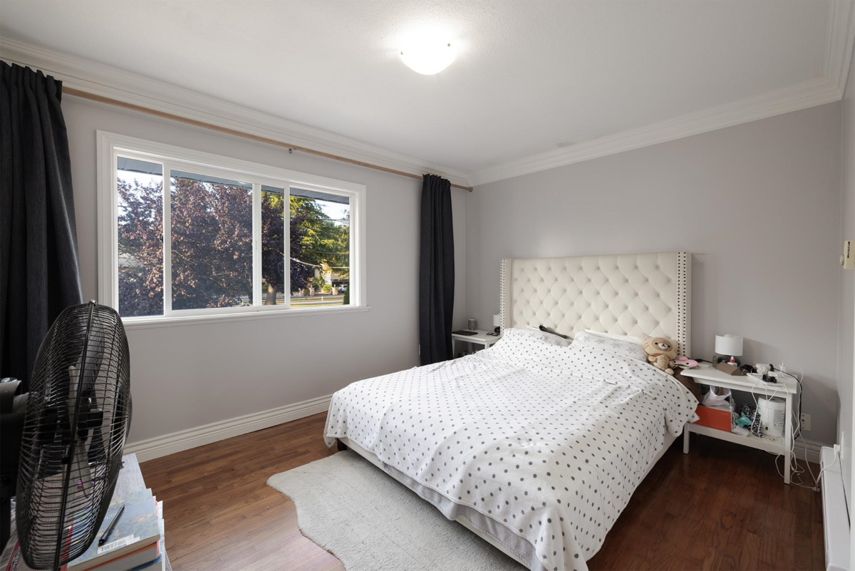 Kitchen Island Photo of 6300 Granville Avenue, Richmond, BC