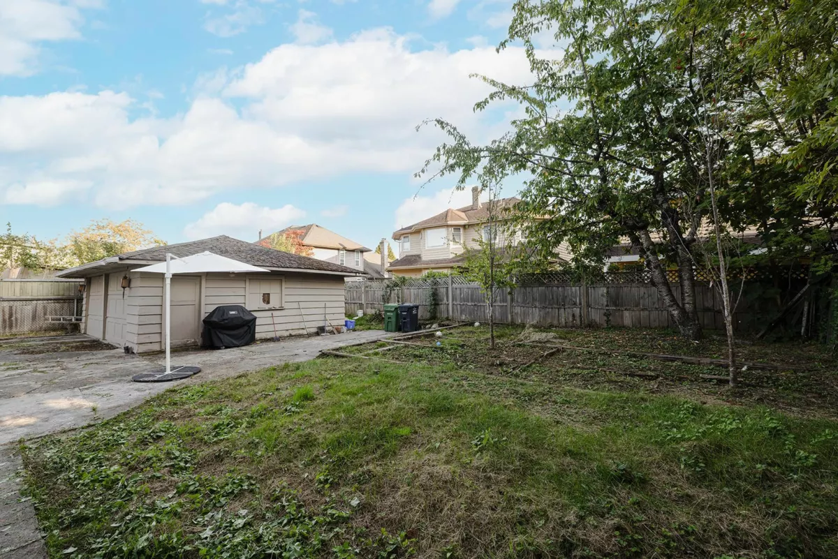 Laundry Room Photo of 6300 Granville Avenue, Richmond, BC