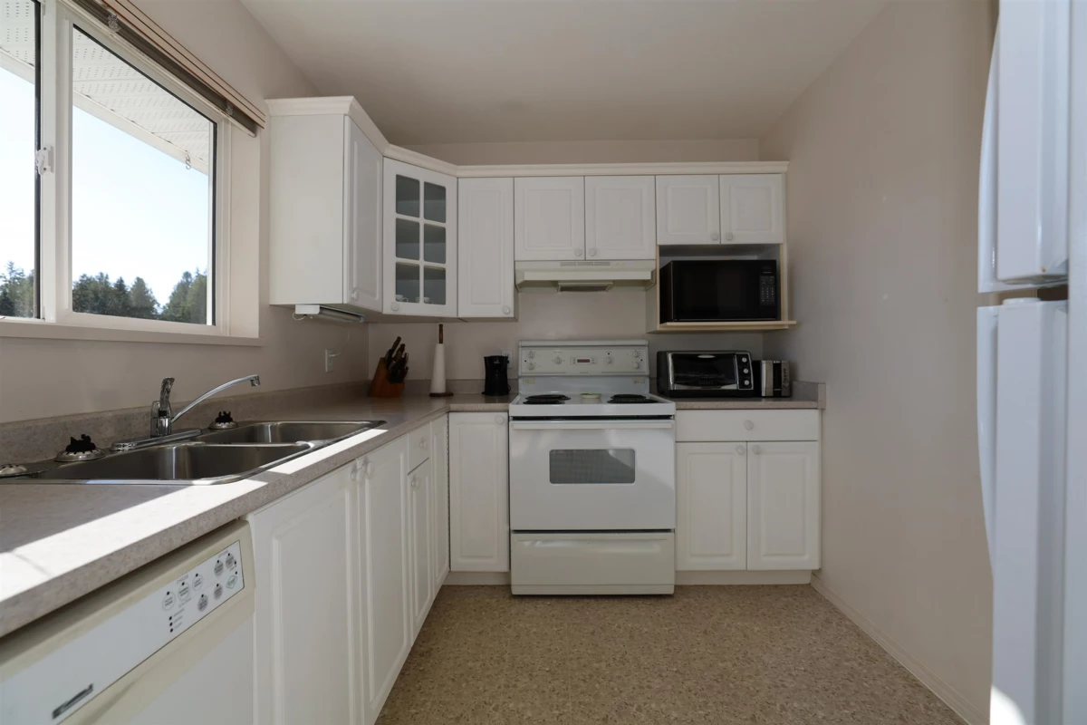 Kitchen Island Photo of 28 5610 Trail Avenue, Sechelt, BC