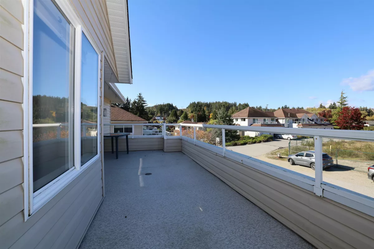 Walk-In Closet Photo of 28 5610 Trail Avenue, Sechelt, BC