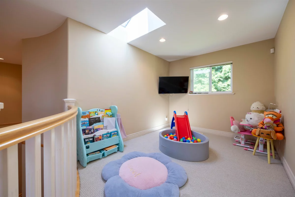 Bedroom 4 Photo of 1625 Parkway Boulevard, Coquitlam, BC