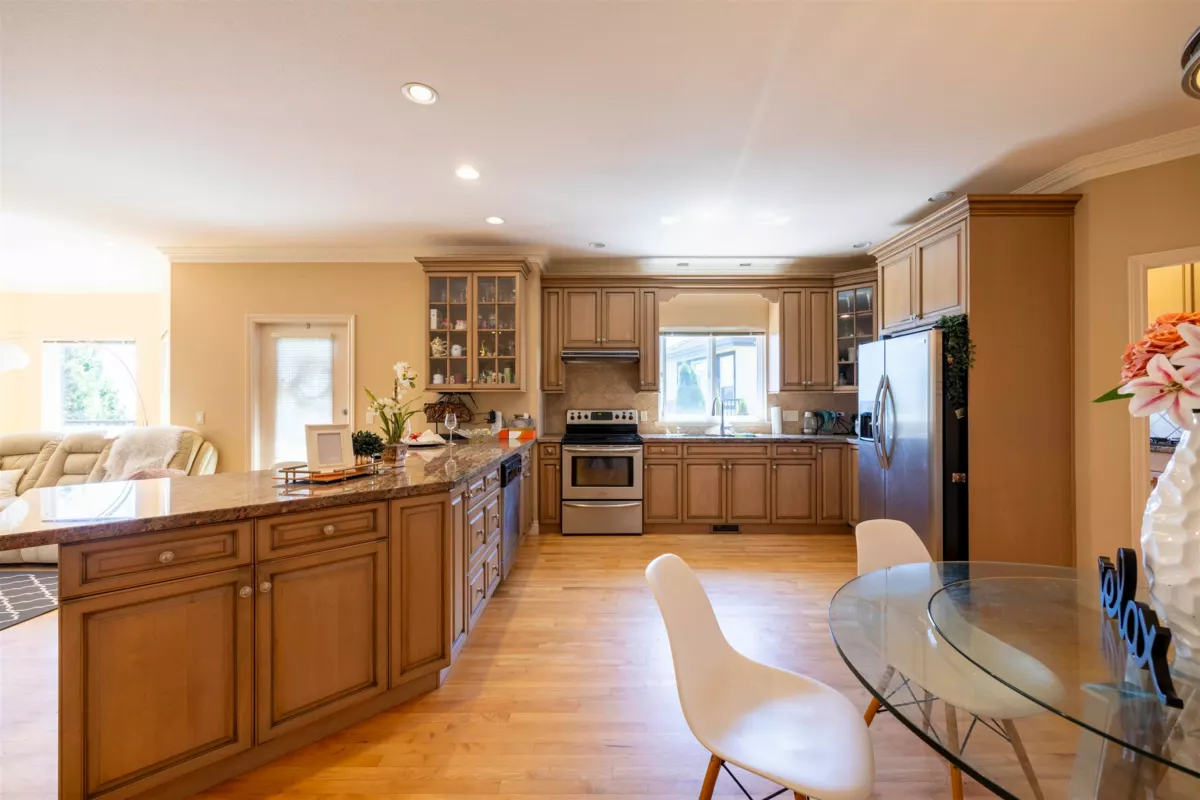 Breakfast Nook Photo of 1625 Parkway Boulevard, Coquitlam, BC