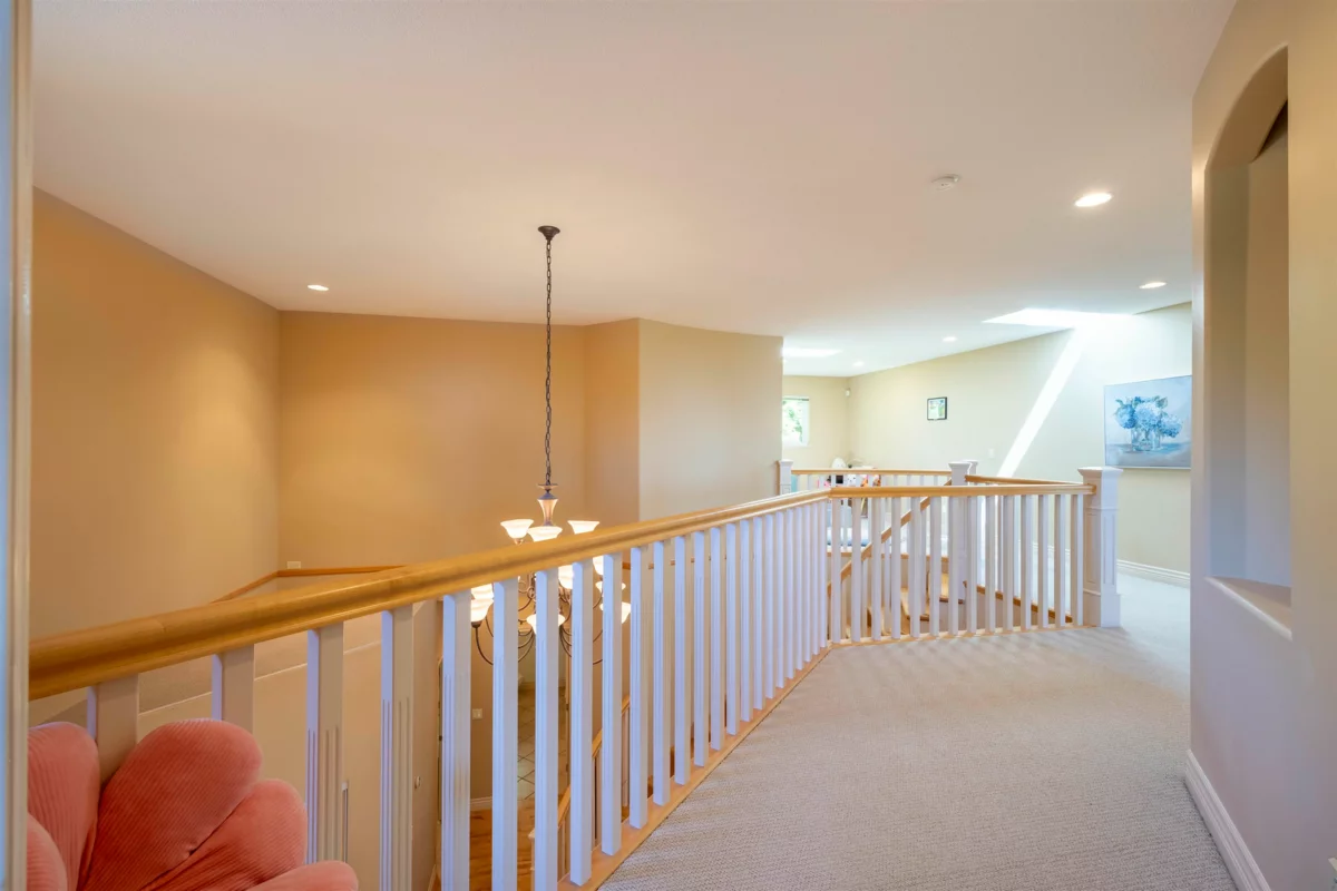 Guest Bathroom Photo of 1625 Parkway Boulevard, Coquitlam, BC