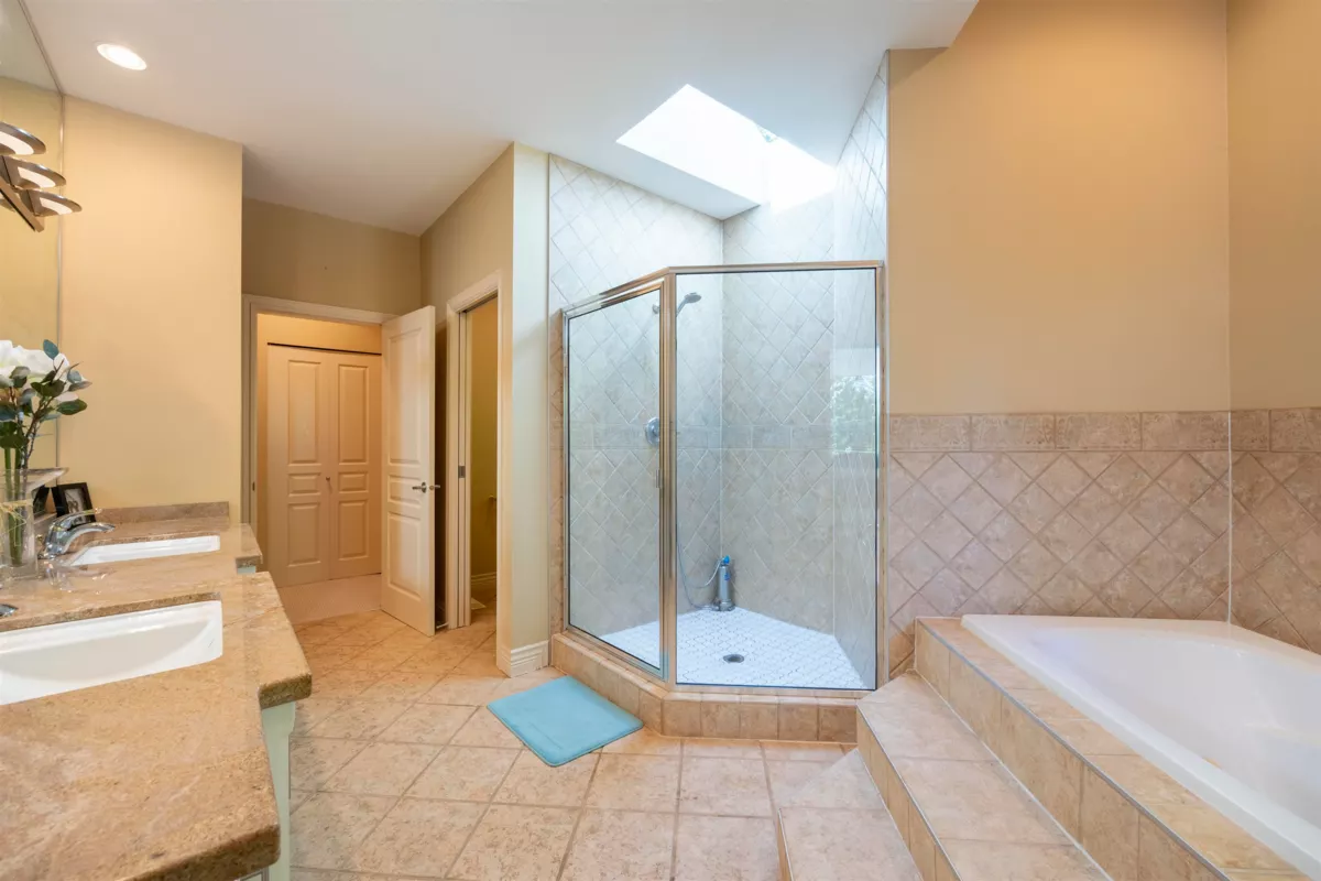 Swimming Pool Photo of 1625 Parkway Boulevard, Coquitlam, BC