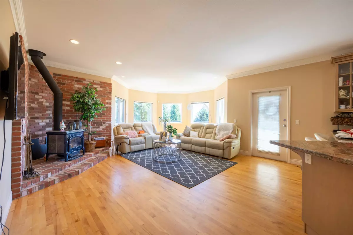 Walk-In Closet Photo of 1625 Parkway Boulevard, Coquitlam, BC