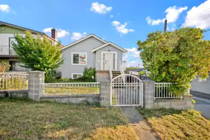 2916 E 6th Avenue, Vancouver, BC, Vancouver — Single Family Residence for sale