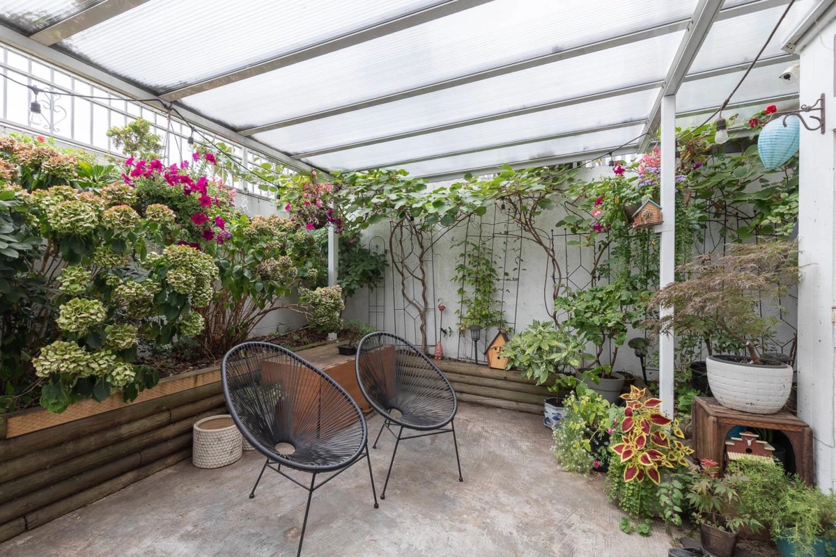 Dining Area Photo of 1 451 E Pender Street, Vancouver, BC