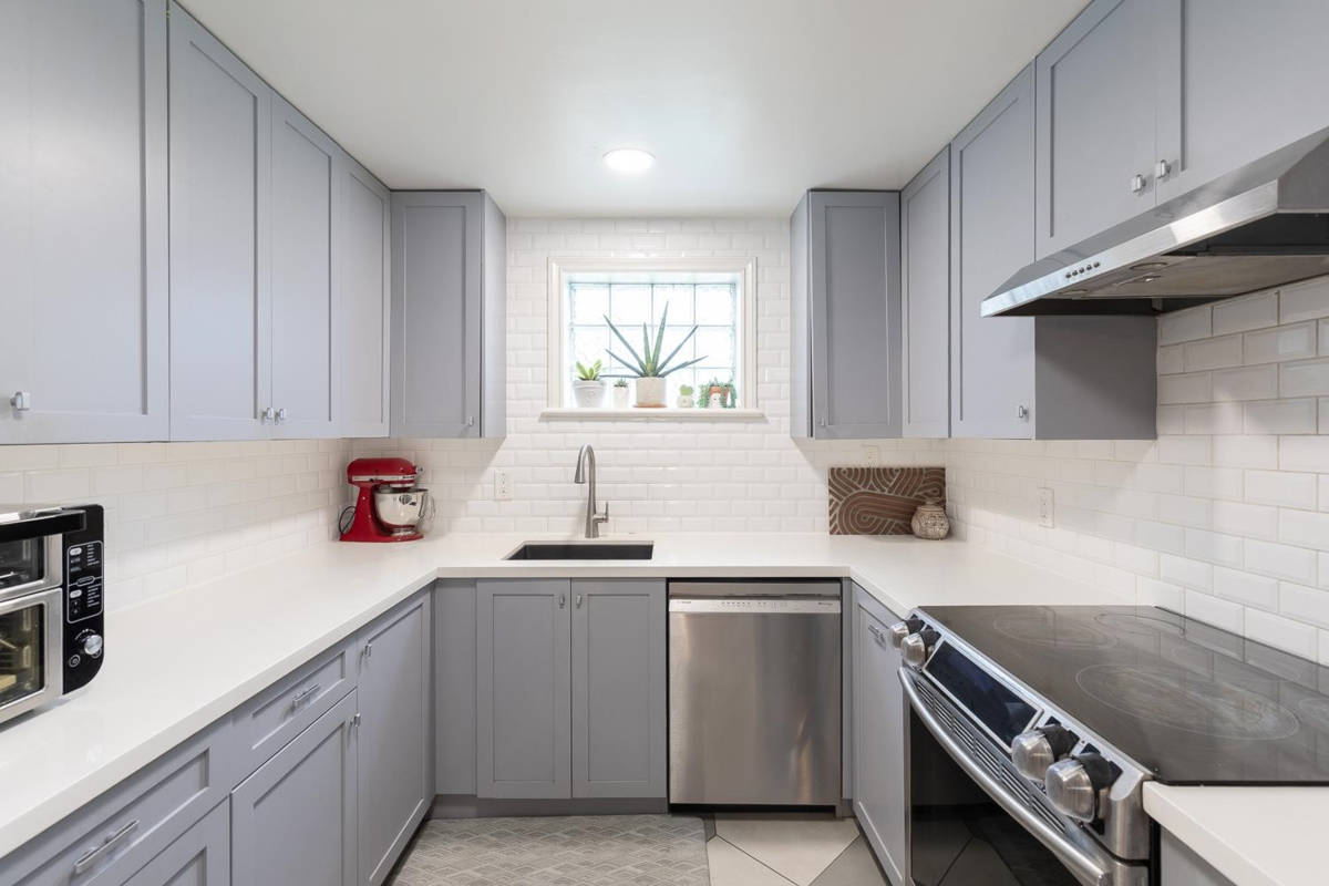 Guest Bathroom Photo of 1 451 E Pender Street, Vancouver, BC