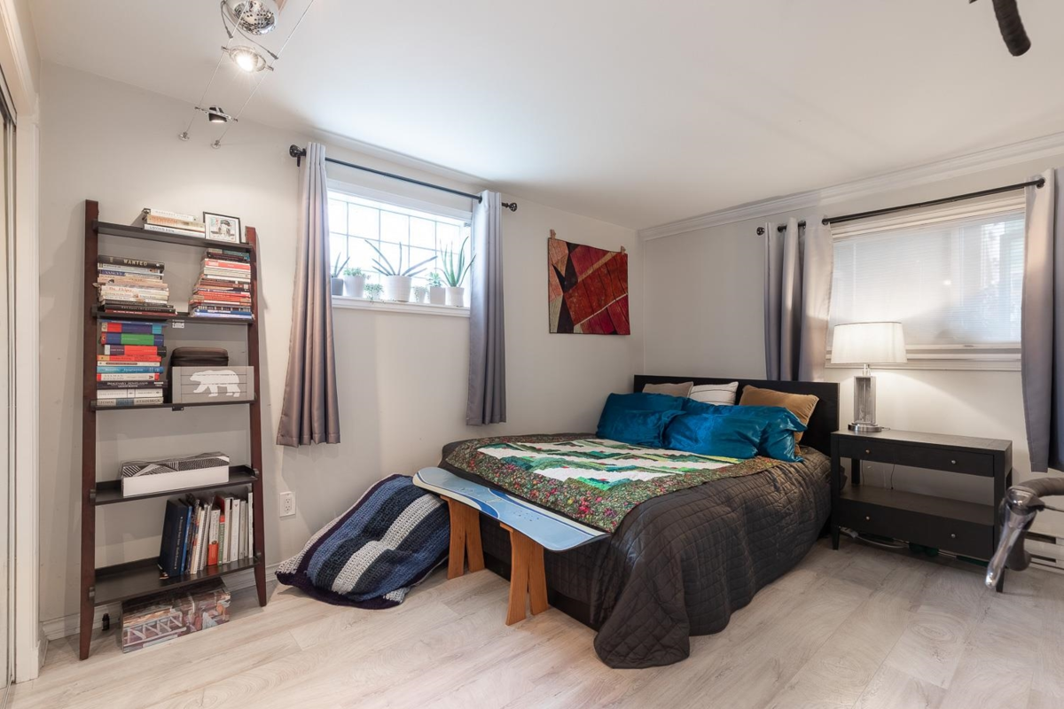 Laundry Room Photo of 1 451 E Pender Street, Vancouver, BC