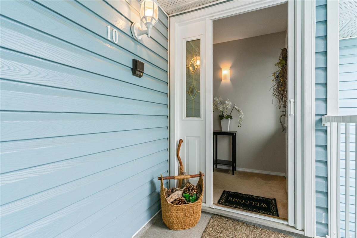 Exterior Rear Photo of 10 3292 Vernon Terrace, Abbotsford, BC