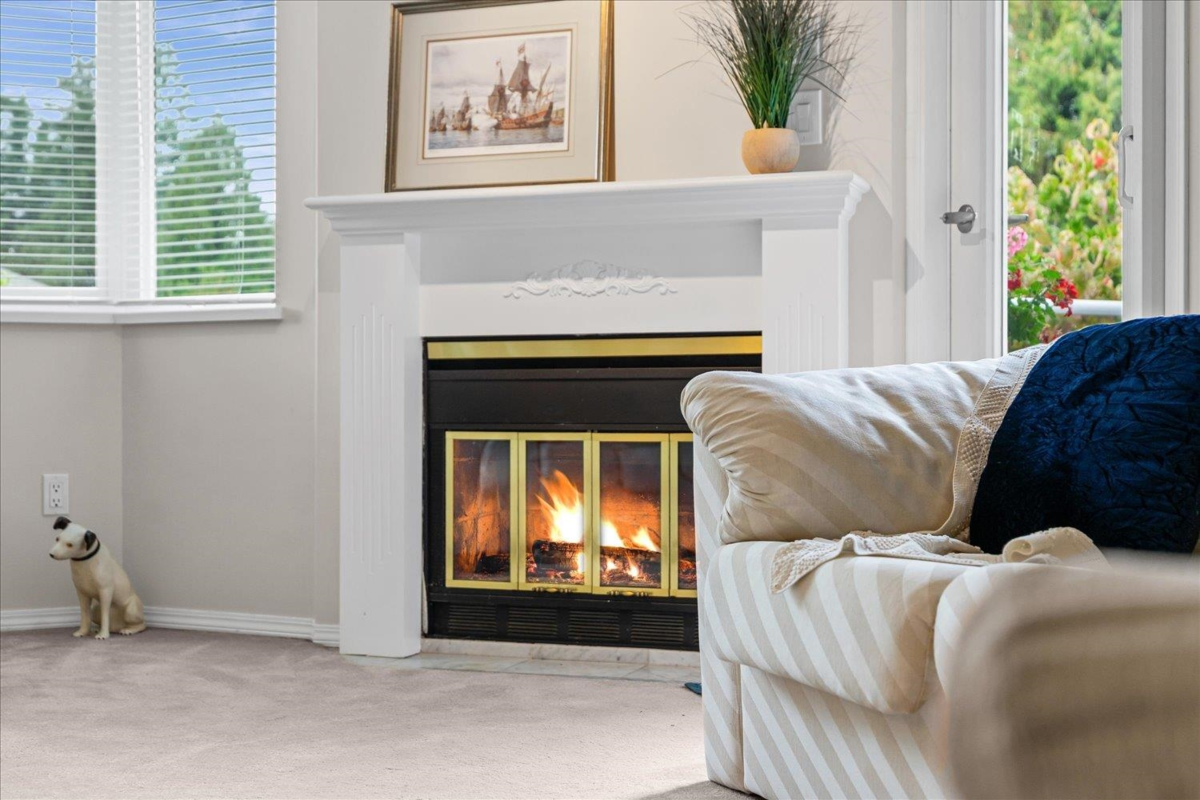 Kitchen Island Photo of 10 3292 Vernon Terrace, Abbotsford, BC