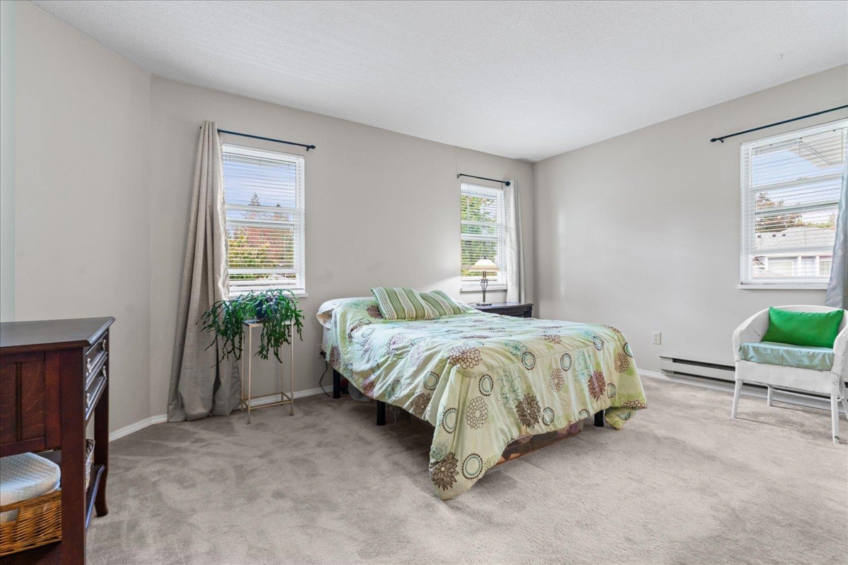 Powder Room Photo of 10 3292 Vernon Terrace, Abbotsford, BC